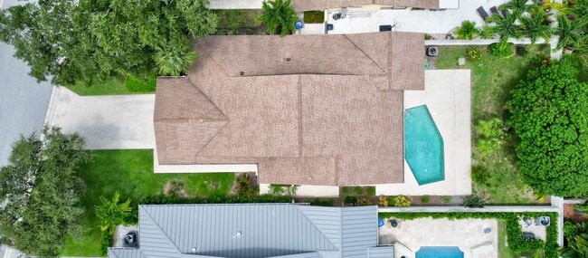 Building Photo - Luxurious 3 Bedroom Oasis with Pool and Beach Access AVAILABLE NOW!