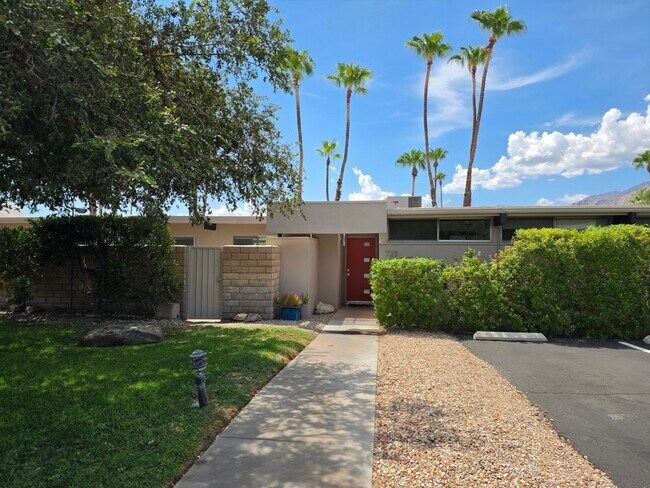 Building Photo - 735 E Louise Dr