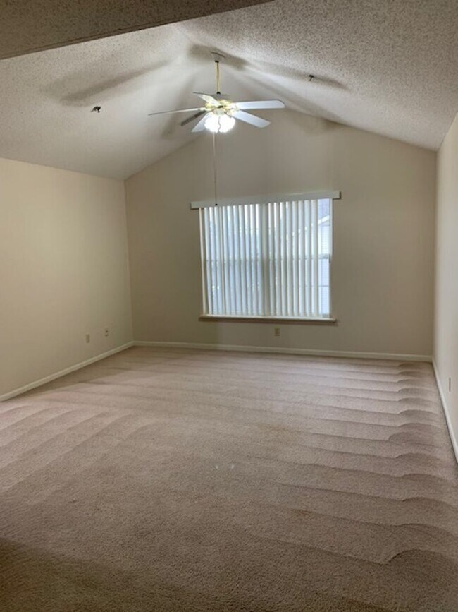 Building Photo - 119 Vixen Cir