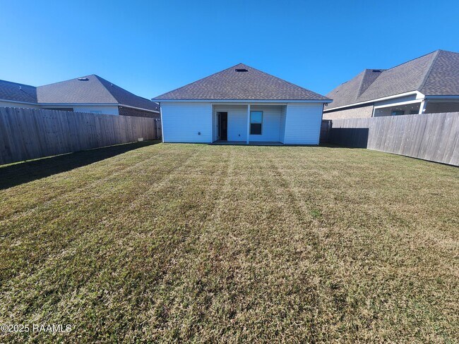 Building Photo - 208 Stockbridge Ln