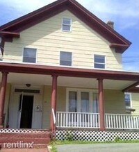 Building Photo - 3 br, 1 bath Triplex - 24 Mount Globe Stre...