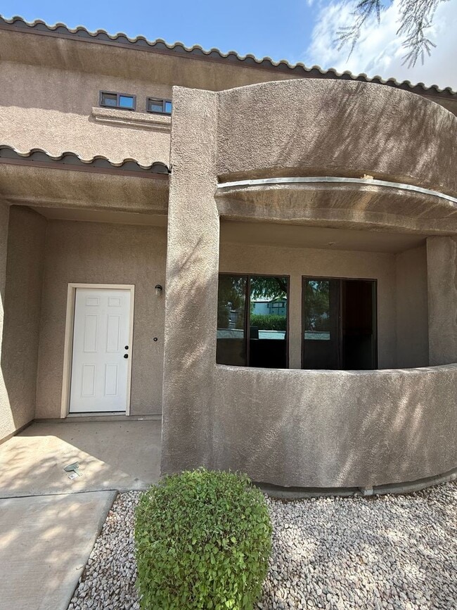 Building Photo - 2212 S 37th Dr