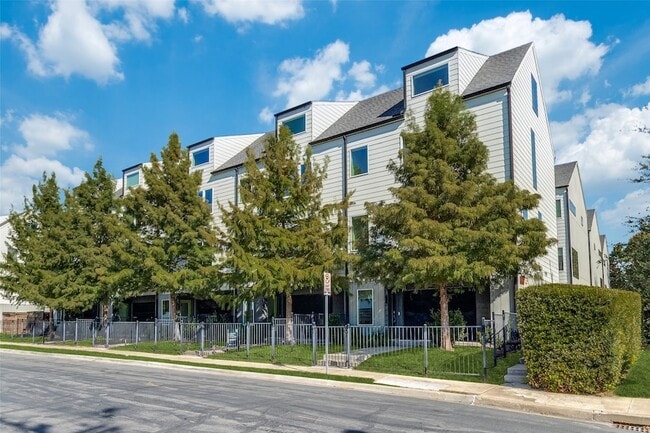 Building Photo - 1430 Grigsby Ave