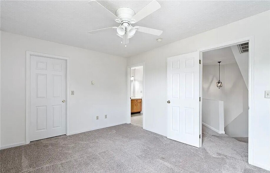 Building Photo - 2012 Rolling Meadows Ln