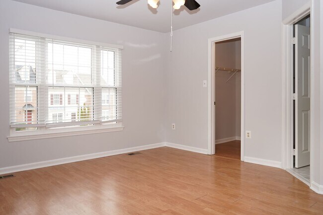 Building Photo - 4 Bedroom 3.5 Bath Townhome in Woodbridge, VA
