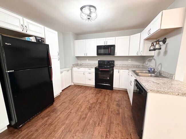Building Photo - 1636 MacIntosh Way