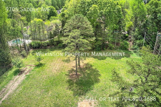 Building Photo - 9705 Saddle Ave