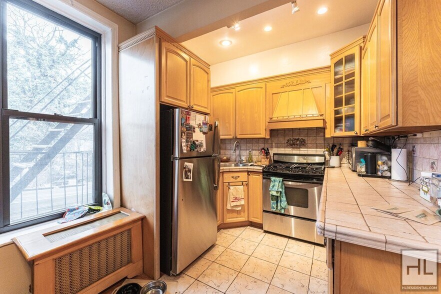 Building Photo - 7 AVENUE