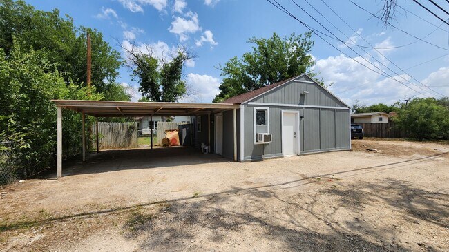 ALL BILLS PAID! Charming 2-Bedroom Home wi... - 817 Koberlin St San