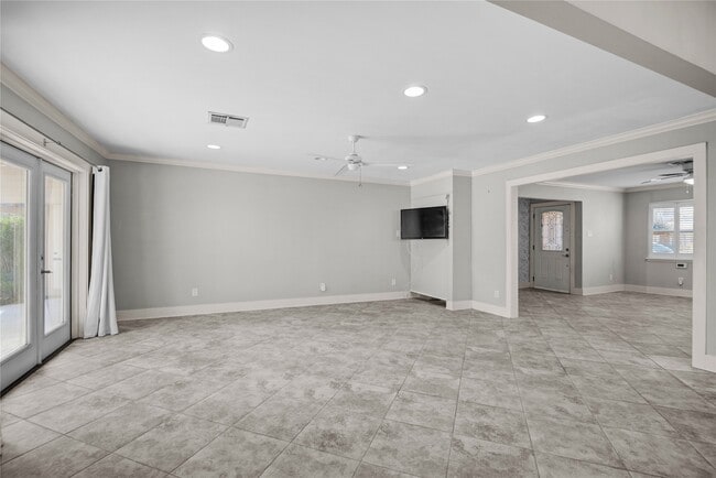 Building Photo - 10303 Greenwillow Dr