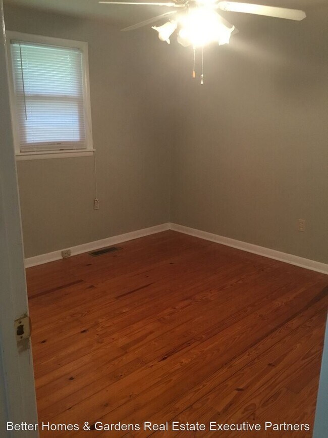 Building Photo - 3 br, 1 bath House - 219 N. Belair Rd.