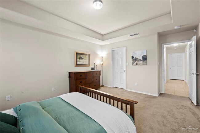 Building Photo - 33 Kika De La Garza St