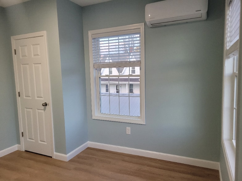 Building Photo - 13 Myrtle St