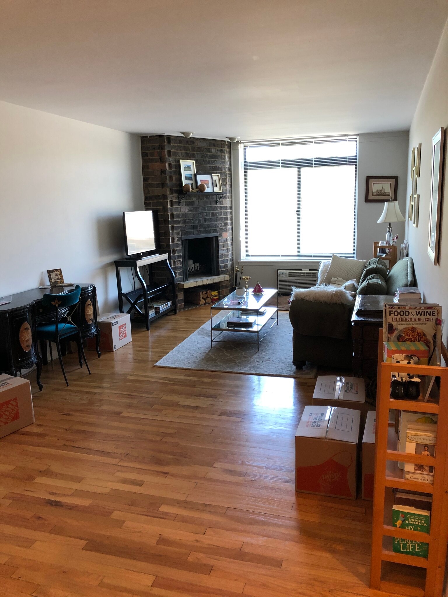 Living Room - 1750 N Mohawk St