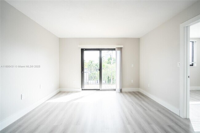 Building Photo - 6960 Rue Vendome