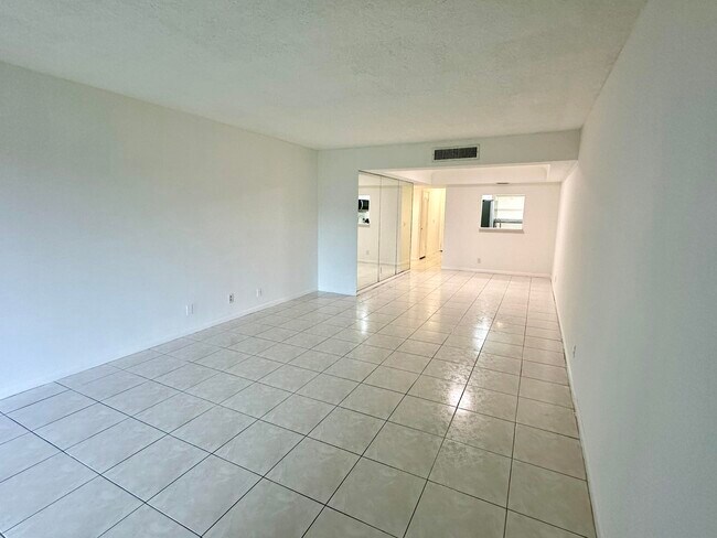 Building Photo - 23099 Barwood Ln N