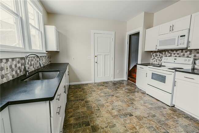 Building Photo - 297-303-303 Dartmouth St