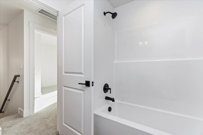 Building Photo - Brand New 3 Bed 2.5 Bath Townhouse With Many Amenities