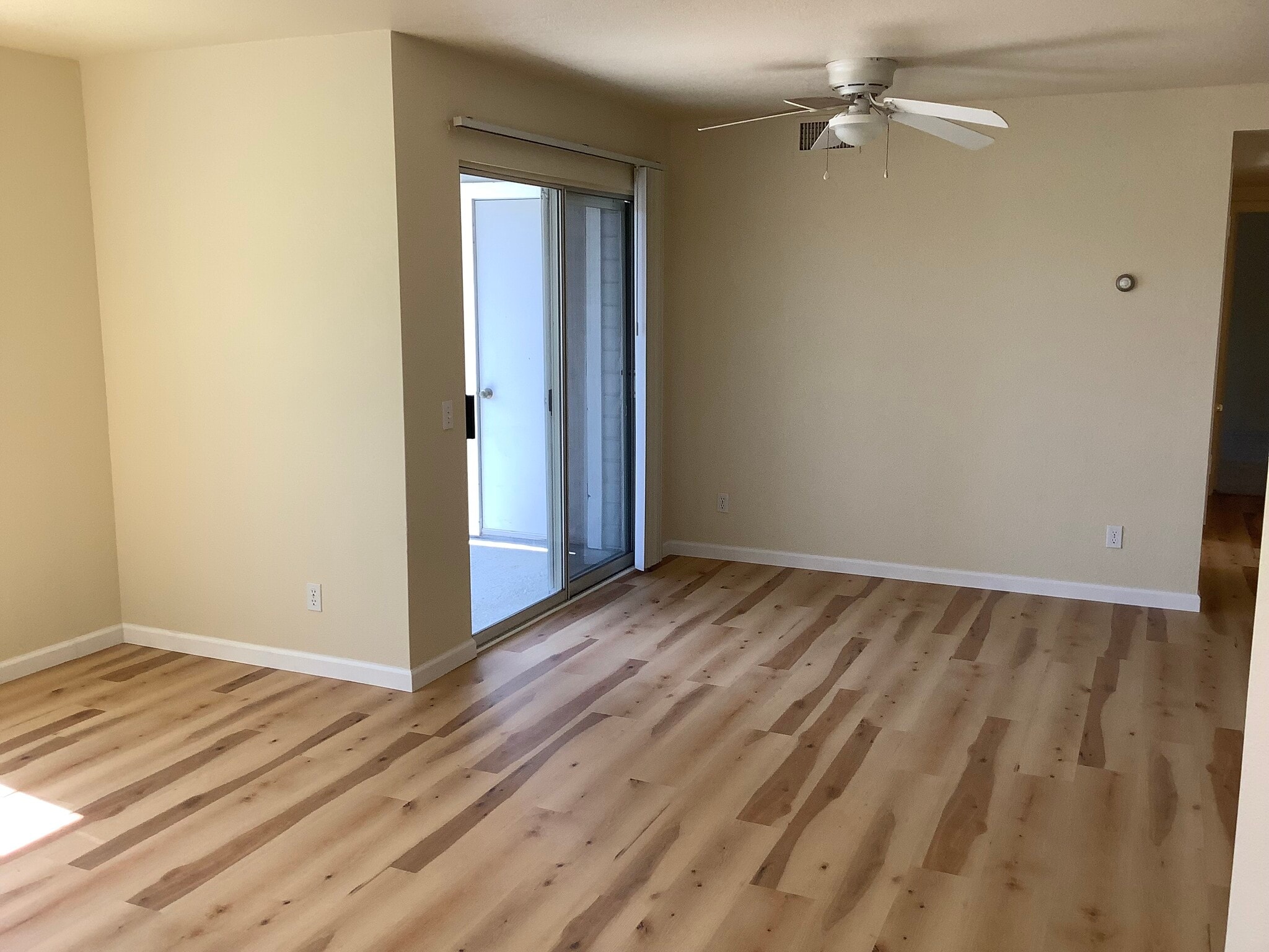 Building Photo - 604 N Bagby Dr