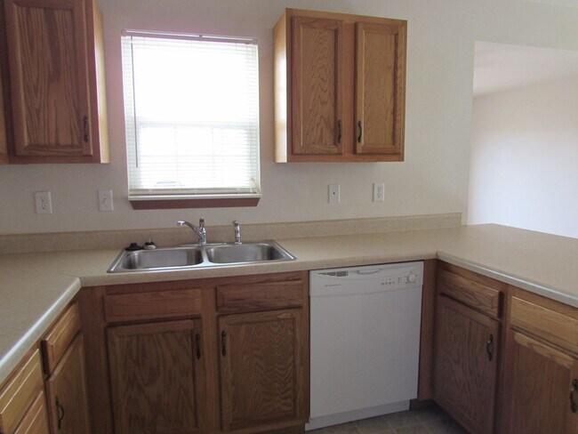 Building Photo - 7616-MF2-E4