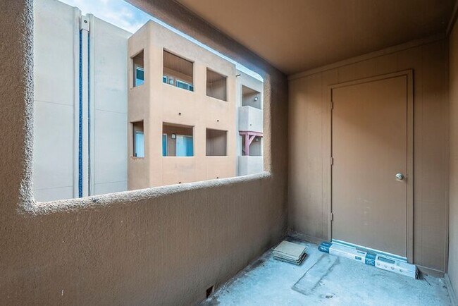 Building Photo - Bright 3-Bedroom Condo with Community Perks in Central Tucson
