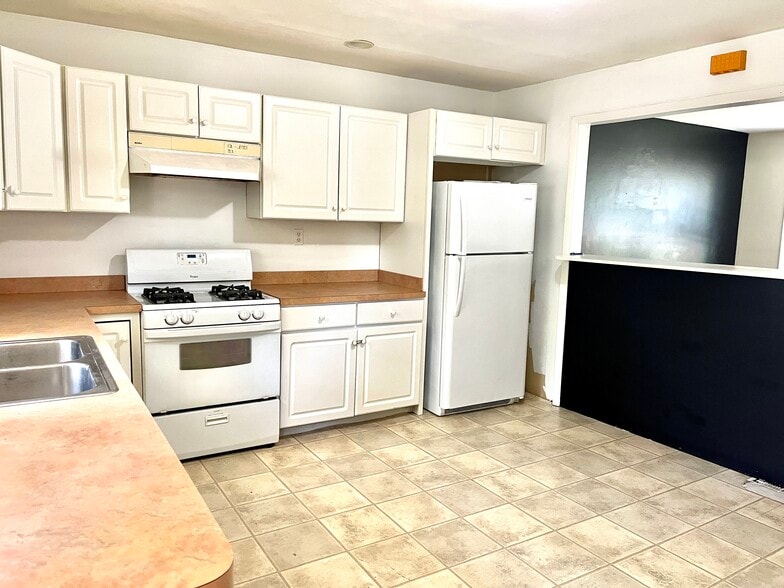 Building Photo - 272 Liverpool Rd