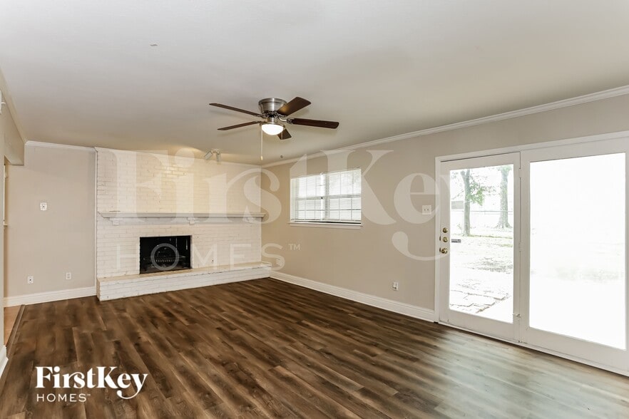 Building Photo - 3923 Treeline Dr