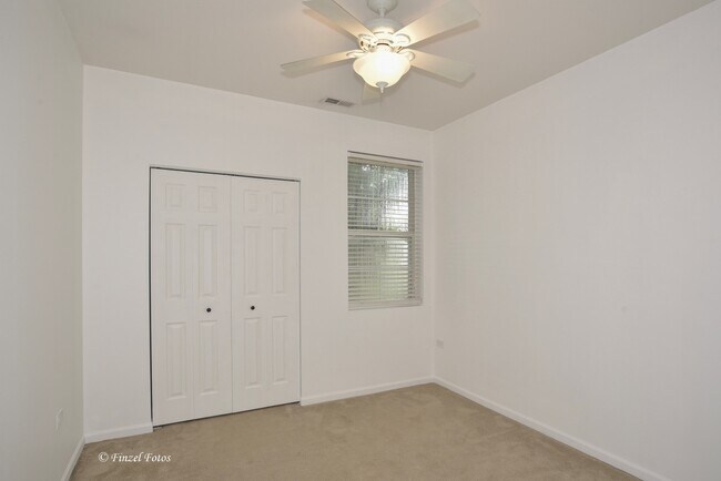 Building Photo - 2215 Aurora Dr