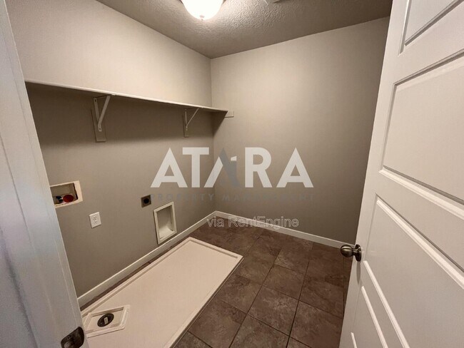 Building Photo - 5011 N Marble Fox Way
