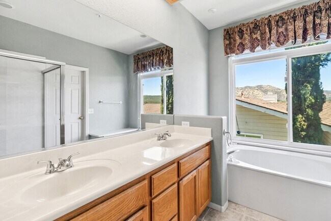 Building Photo - 15543 Vista Vicente Dr