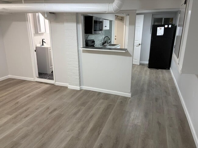 Building Photo - 327 Dover St