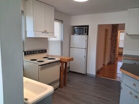 Building Photo - 10 Grand St