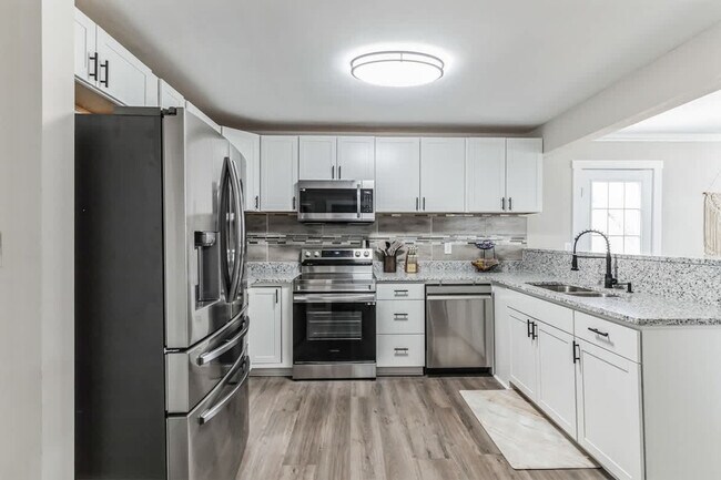 Building Photo - 12879 Copperfield Ln