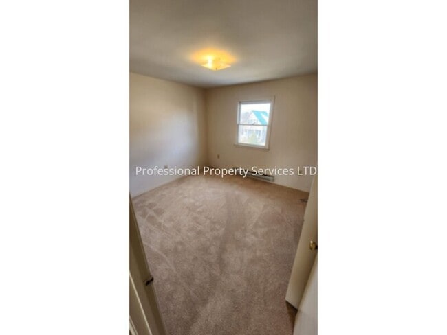 Building Photo - Spacious 2-Bedroom, 1-Bath Duplex  Second Floor