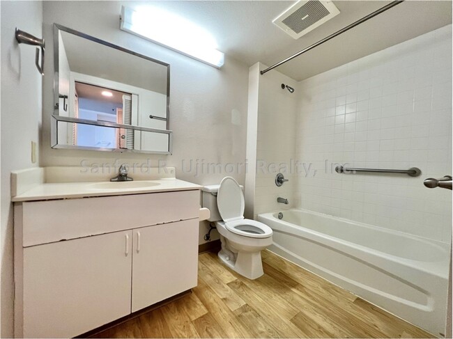 Building Photo - king215