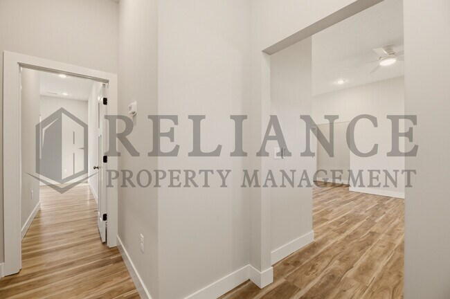 Building Photo - 619 Elmwood St