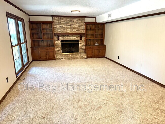 Building Photo - 6605 Chimney Top Dr S