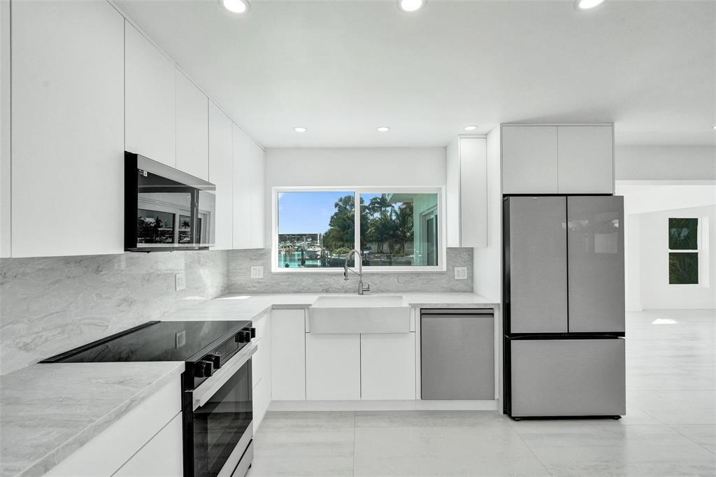 Building Photo - 1960 SE 5th Ct