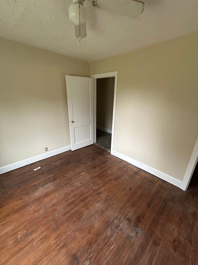 Building Photo - 102 White Ave