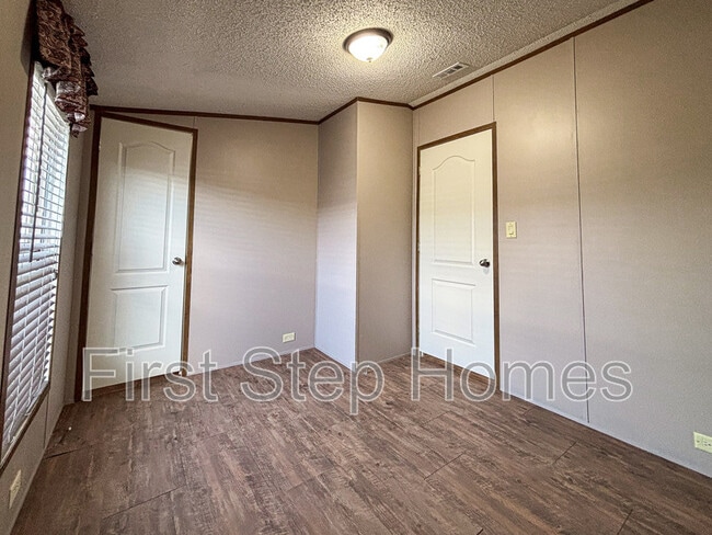 Building Photo - 618 San Rafael
