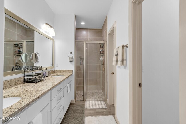 Building Photo - 12614 Amesbury