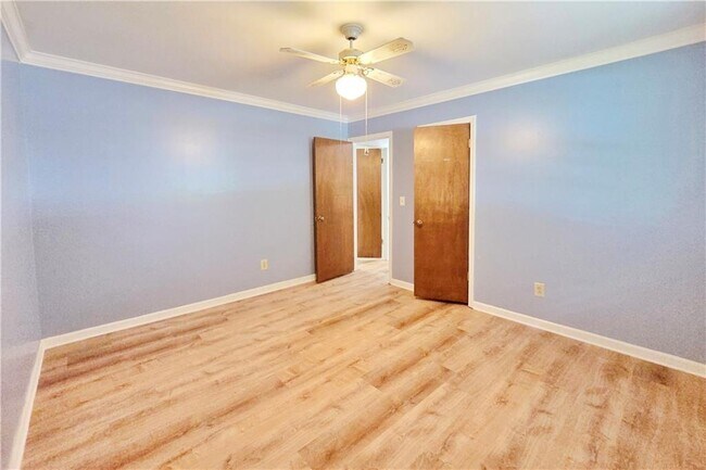 Building Photo - 3533 Charlotte Dr