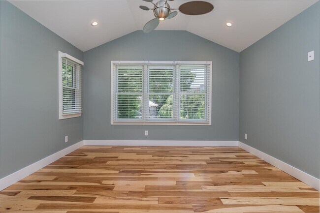 Building Photo - Beautiful Home - Excellent Kenilworth Location!