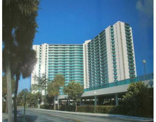 Building Photo - 100 Bayview Dr