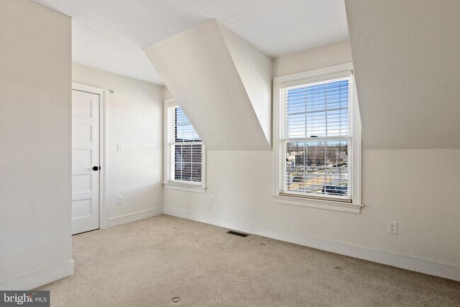 Building Photo - 626 D St