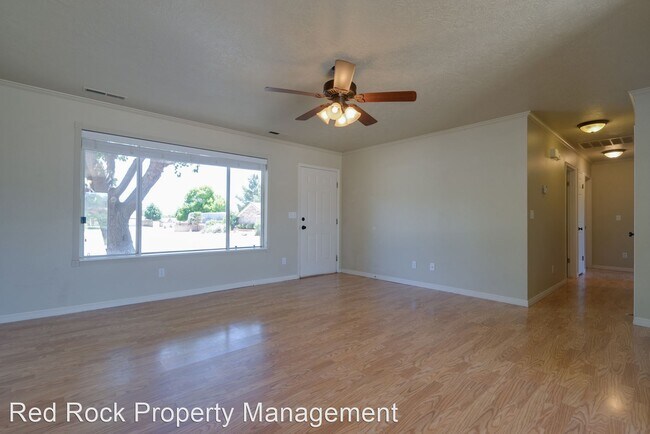 Building Photo - 3 br, 2 bath House - 530 S 250 E