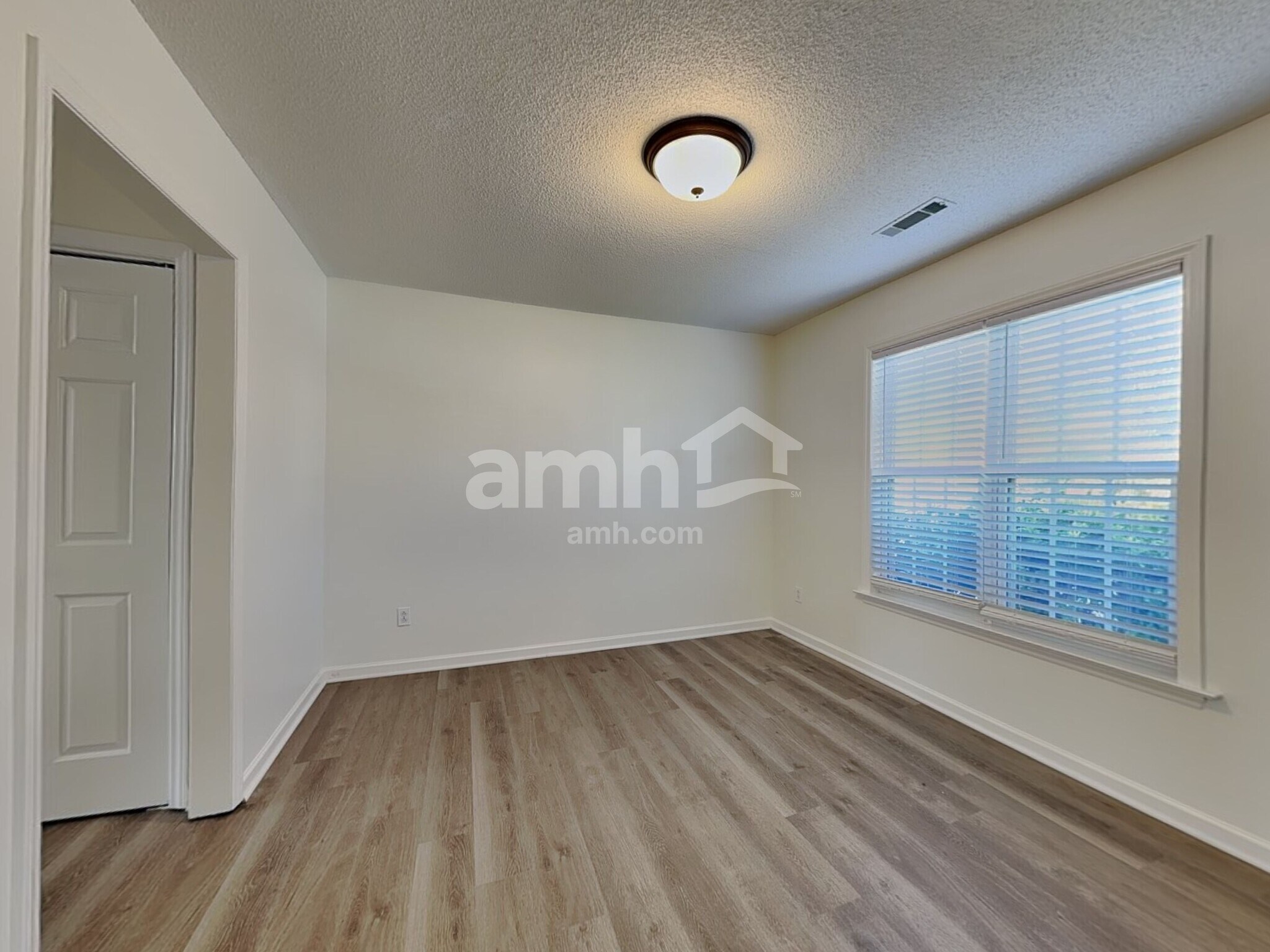 Building Photo - 5520 Bridgegate Dr