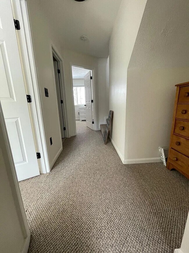 Building Photo - Spacious 2BR/1.5BA w/ Loft Available December 1st!!  - Partially Furnished Winter Rental