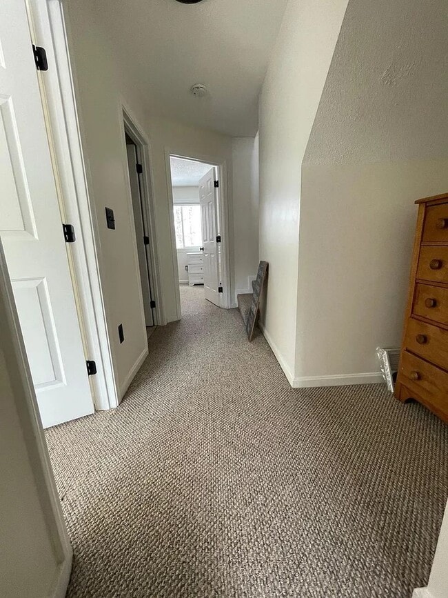 Building Photo - Spacious 2BR/1.5BA w/ Loft Available Now!!!  - Partially Furnished Winter Rental