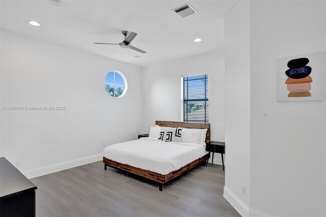 Building Photo - 1207 SW 21st St